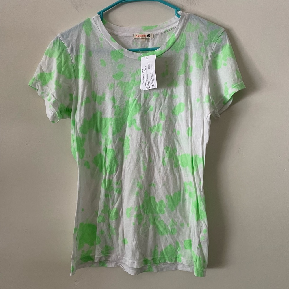 SUNDRY ladies size 1. White t shirt with light green spots. New. Short sleeve